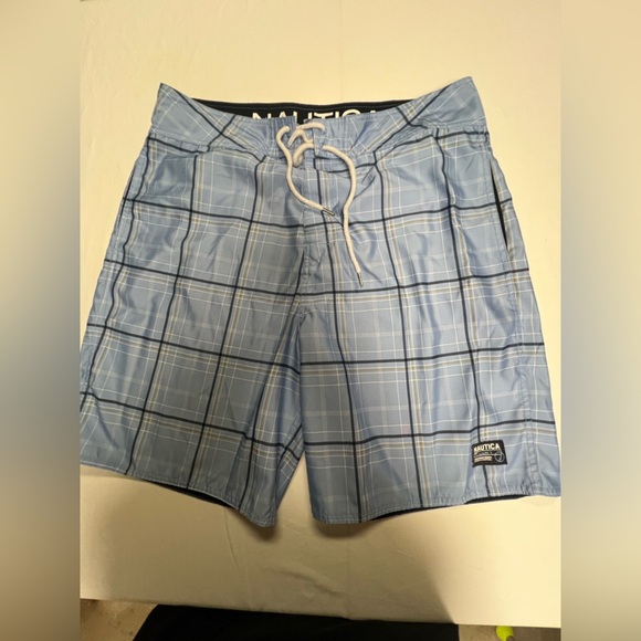 NAUTICA MENS BLUE PLAID SIZE 38 WAIST BERMUDA SHORTS   LIKE NEW - Picture 1 of 13